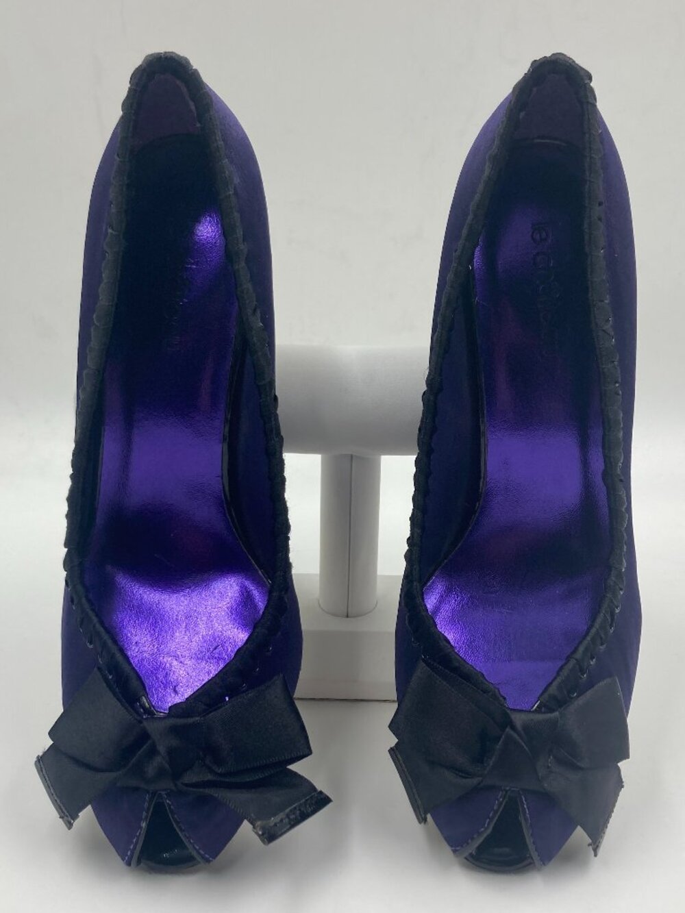 LE CHATEAU Vintage 7M Purple satin peep-toe high heels w/ black eyelet lacing